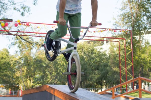 how wide were bmx bars in the 80s